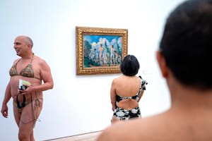 La exposición "El Día de los Bañistas", en la Fundación Beyeler en Riehen, Suiza, donde permitieron a los visitantes entrar en bikini