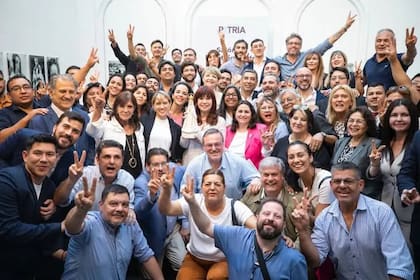 La expresidenta Cristina Fernández de Kirchner se reunió con dirigentes del Partido Justicialista de Corrientes.