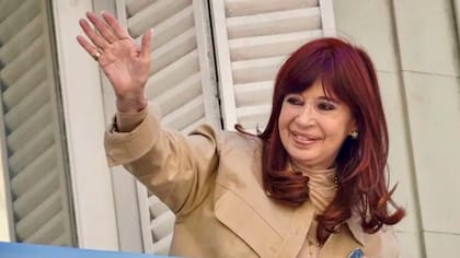 La expresidenta fue trasladada desde su departamento en Constitución al sanatorio Otamendi