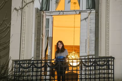La expresidenta salió al balcón de su casa a saludar a la militancia.