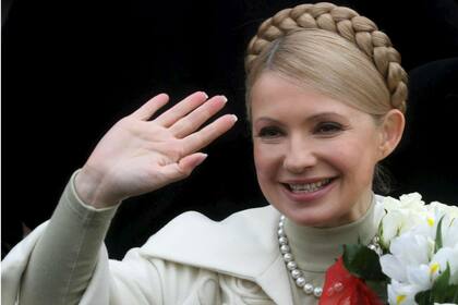 La exprimer ministra Yulia Timoshenko anunció su candidatura para las elecciones de presidenciales de marzo y encabeza todas las encuestas