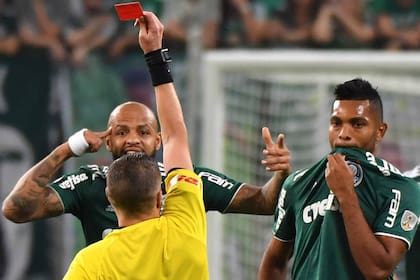La expulsión de Felipe Melo (Palmeiras), que ante Cerro Porteño volvió a apelar en el juego violento