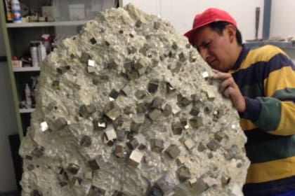 La extracción de esta majestuosa piedra se realiza de forma manual