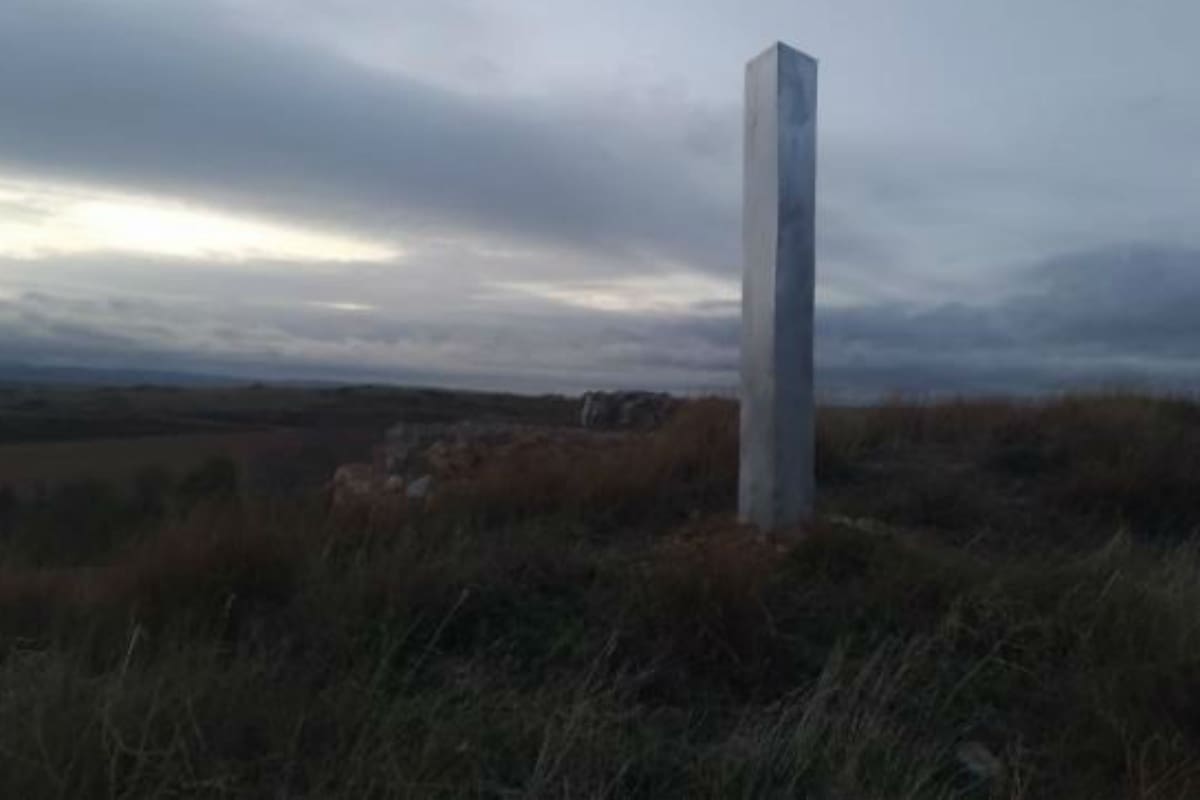 La extraña estructura fue descubierta por un poblador que paseaba a su perro.