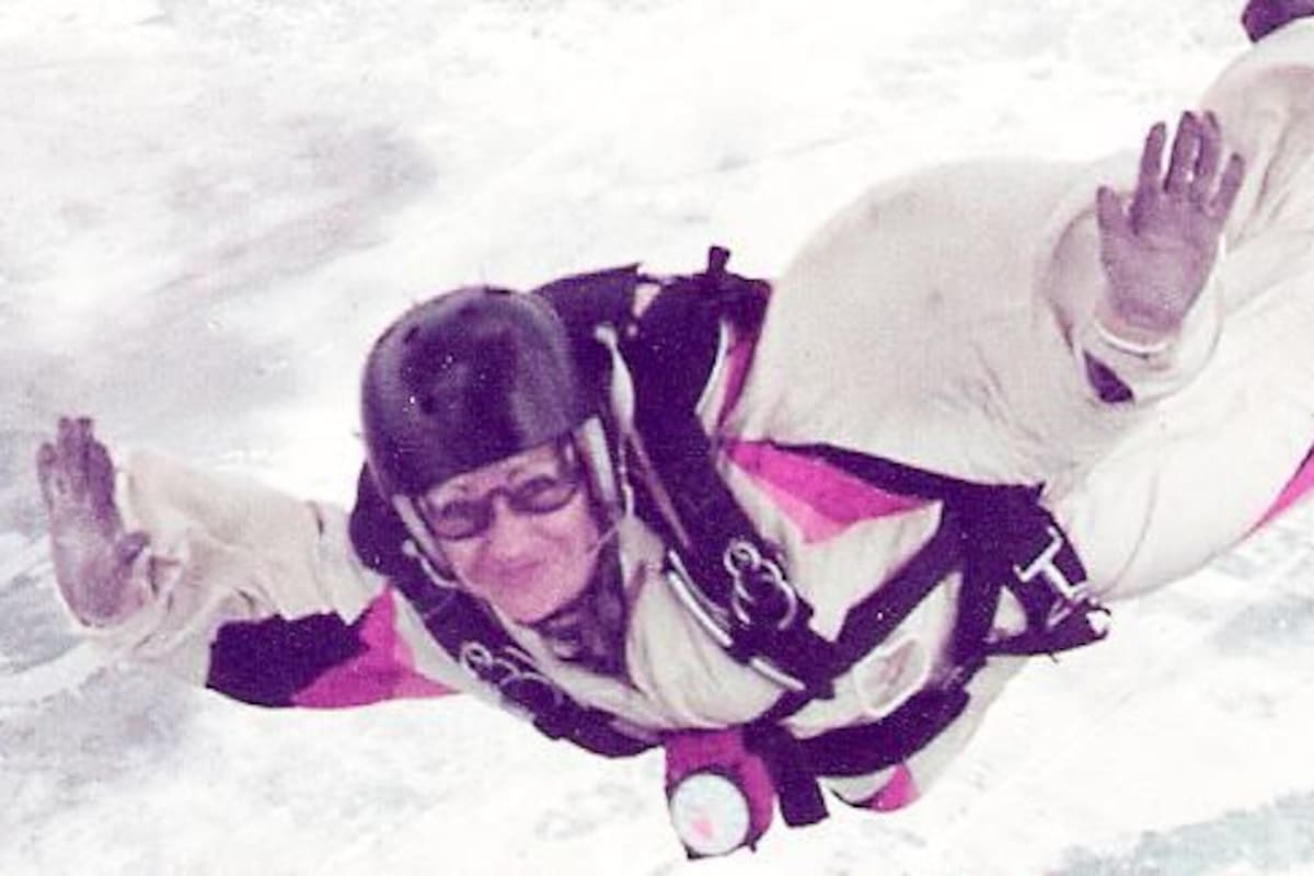 La extraordinaria historia de Tony Osornio, la primera mujer paracaidista de México (y cómo superó el salto que casi le quita la vida)