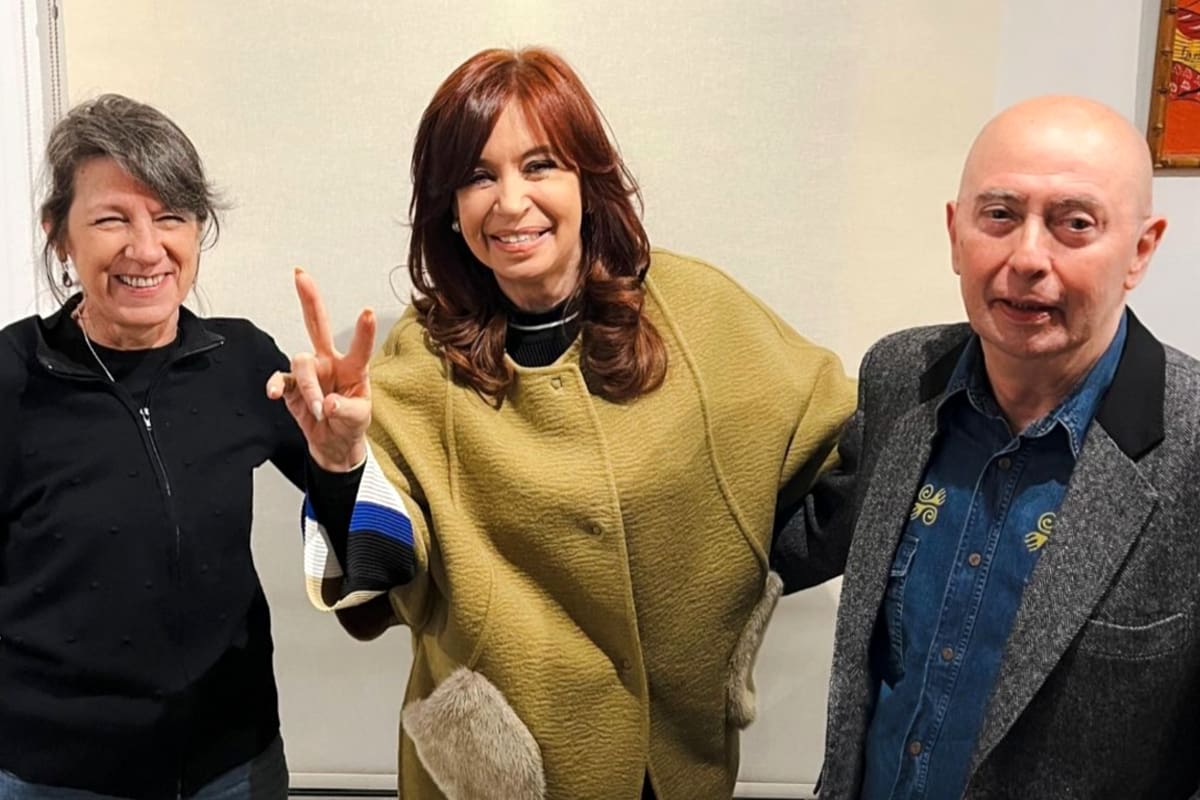 La exvicepresidenta Cristina Kirchner junto al Indio Solari y Virginia Mones Ruiz