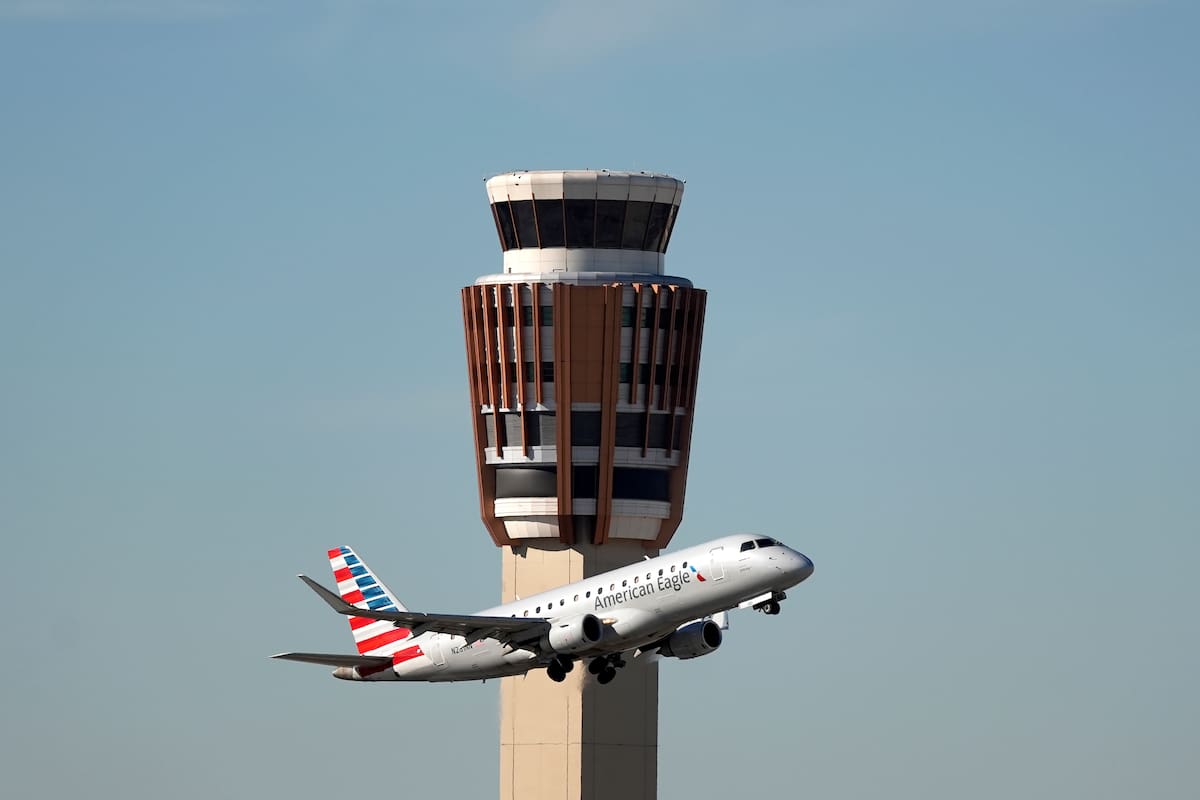 La FAA cerró el espacio aéreo de El Paso por “seguridad” y horas después revirtió la medida
