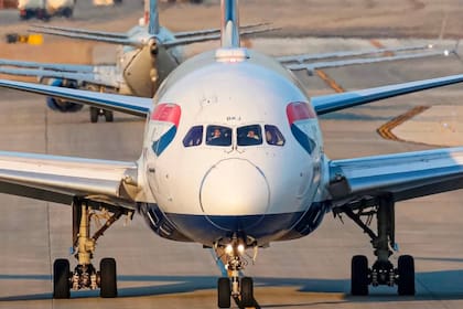 La FAA convocó a aerolíneas y autoridades para discutir un plan con el objetivo de establecer un límite de 2800 despegues y aterrizajes diarios en el Aeropuerto O'Hare de Chicago