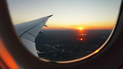 La FAA tiene una política de "tolerancia cero" por mal comportamiento de pasajeros (Unsplash)