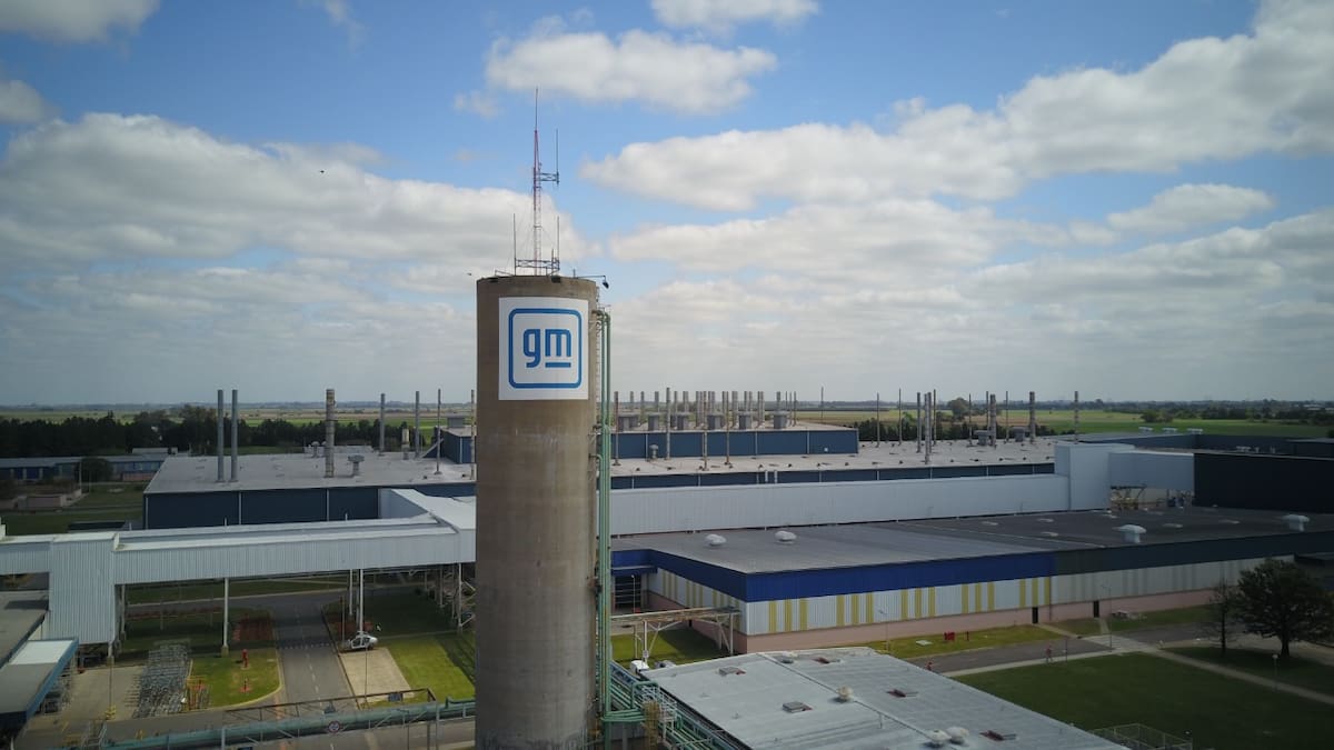 General Motors frena las suspensiones de operarios