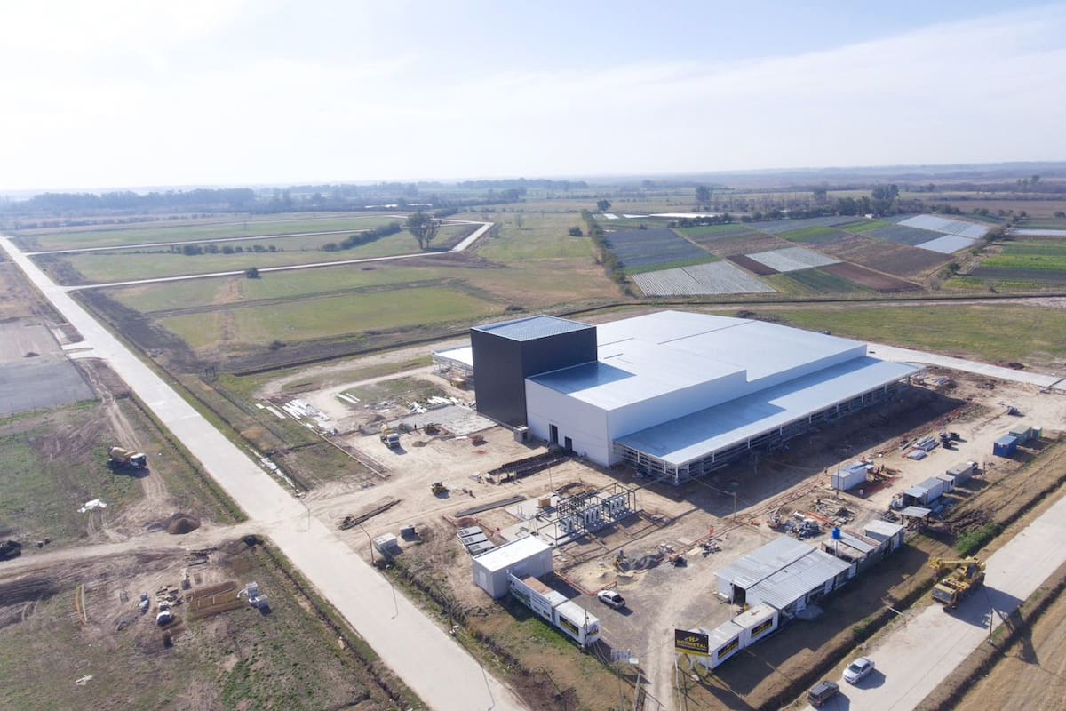 La fábrica de perfiles de aberturas de PVC tiene 10.000 m² emplazados en un terreno de 53.000 m² en el parque Plaza Industrial Pilar.