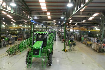 La fábrica de pulverizadoras que la empresa tiene en Marcos Juárez