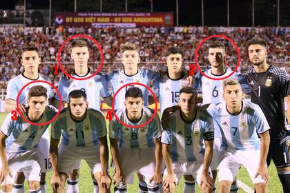 La "fábrica" del Bocha Batista, en tiempos juveniles de Foyth (1), Marcos Senesi (2), Montiel (3) y Exequiel Palacios (4)