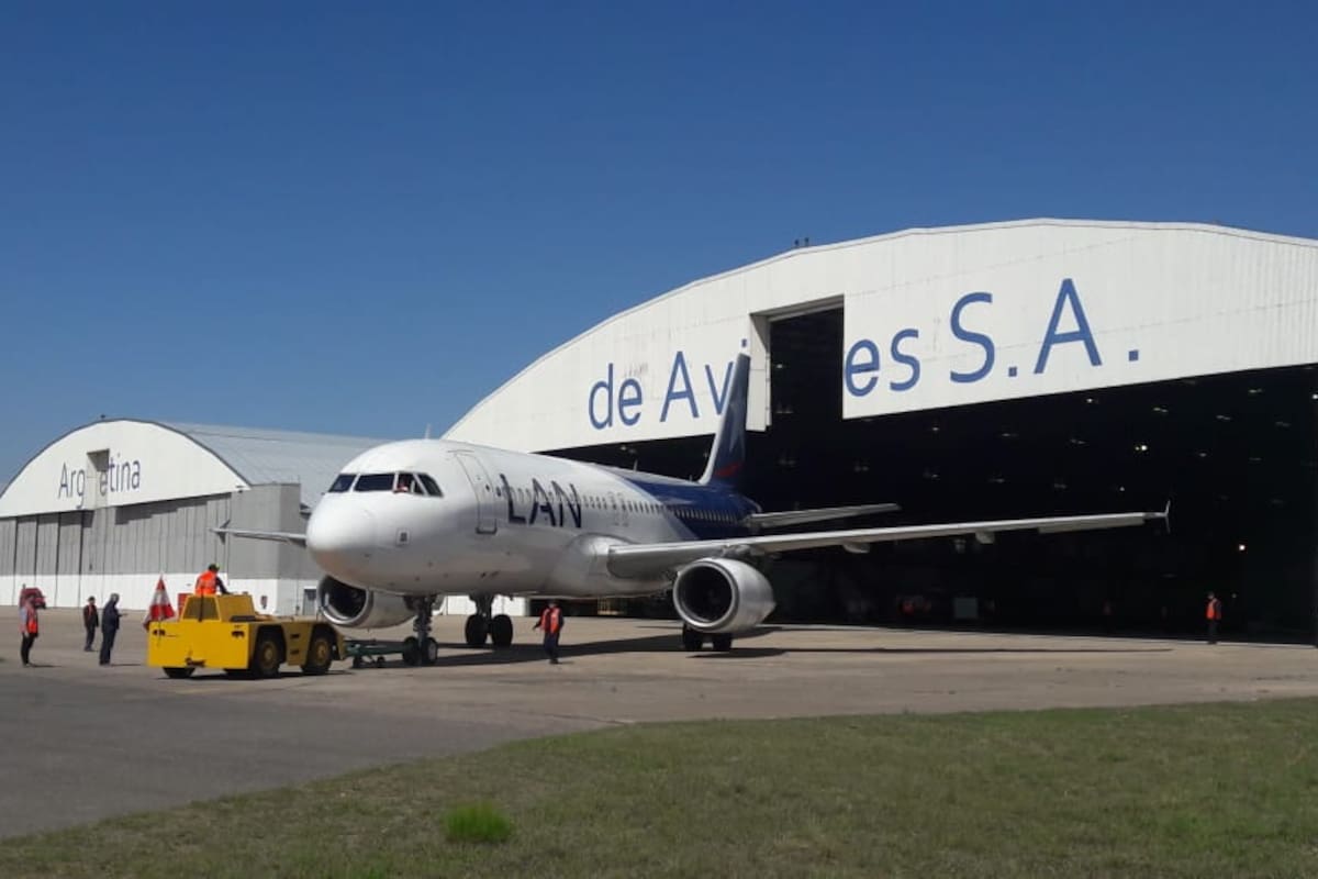 La fábrica estatal tiene un acuerdo con una firma de los Emiratos Árabes para mantener naves, pero debe recuperar la habilitación para atender unidades de matrícula chilena.