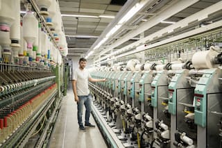 Se unieron para sacar adelante una fábrica legendaria y convierten el algodón en hilo