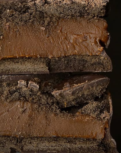 La fábrica se destaca por sus alfajores rellenos con 75 gramos de dulce