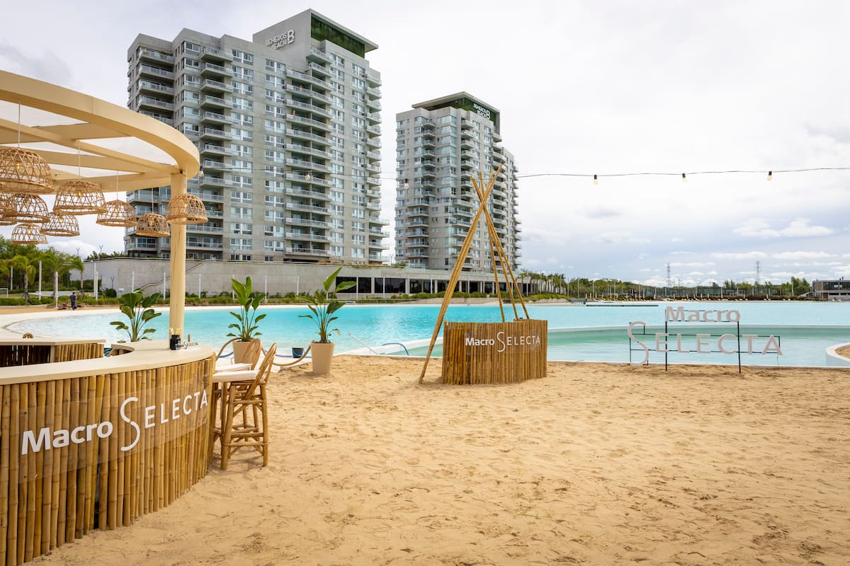 La fabulosa laguna de Remeros Beach, el marco perfecto para el exclusivo espacio de Selecta en "Playa Macro".