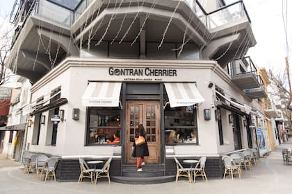 La fachada de la boulangerie palermitana Gontran Cherrier, con sede original en París.