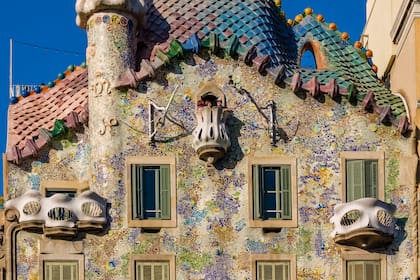La fachada de la Casa Batlló, que embellece el Paseo de Gracia en Barcelona