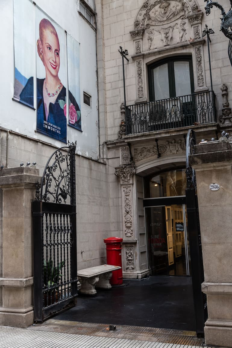 La fachada de la casa de Lafinur 2988, en Palermo Chico, donde funciona desde hace veinte años el museo que recorre la vida de una de las mujeres más importantes de la historia del país.