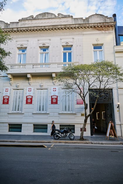 La fachada de la casa histórica hoy en día