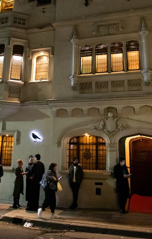 La fachada de la casona de 1927 en el pasaje entre Santa Fé y Güemes
