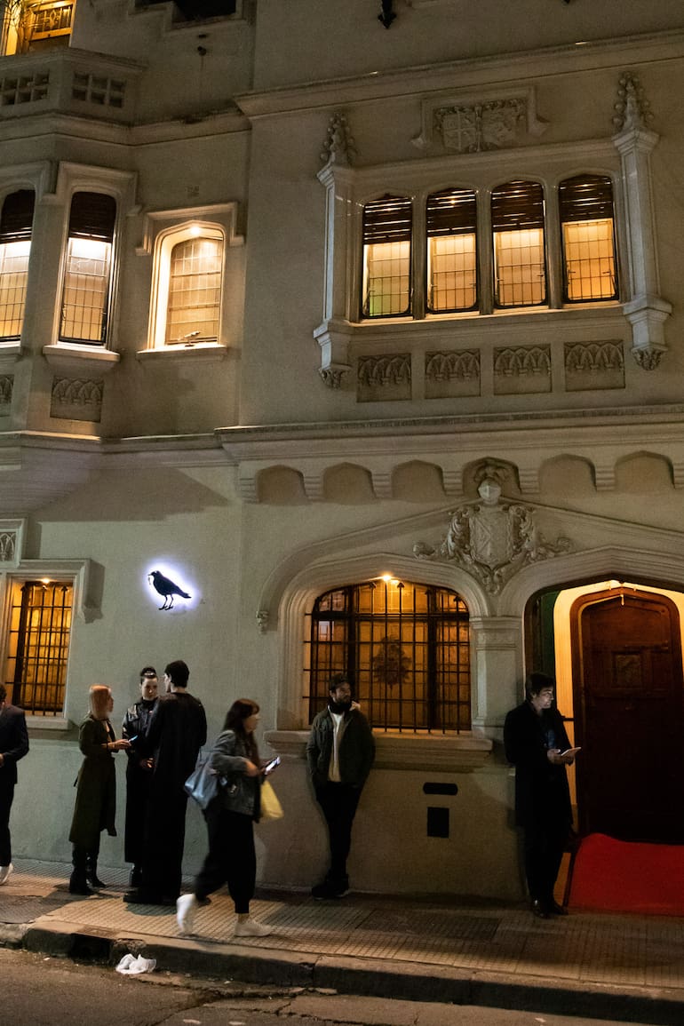 La fachada de la casona de 1927 en el pasaje entre Santa Fé y Güemes