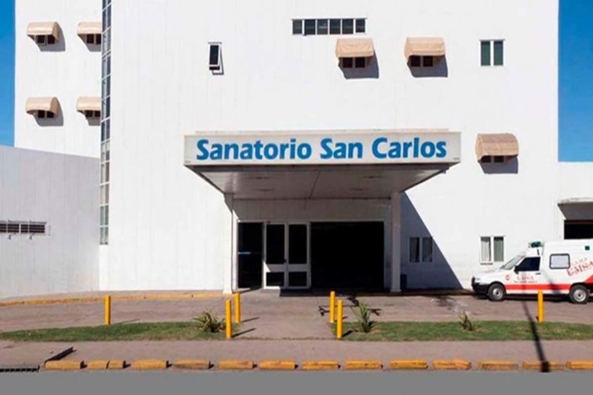 La fachada de la exclínica San Carlos de Maquinista Savio