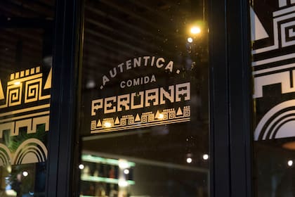 La fachada de la nueva sede de Las Palmeras en Las Cañitas