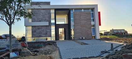 La fachada de la nueva vivienda en la que vivirá Guido Süller, de estilo Steel Framing. (Foto: Gentileza Guido Süller)