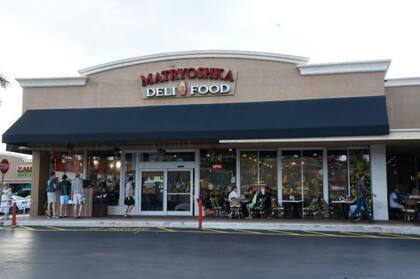 La fachada de la tienda "Matryoshka" en Sunny Isles, Florida
