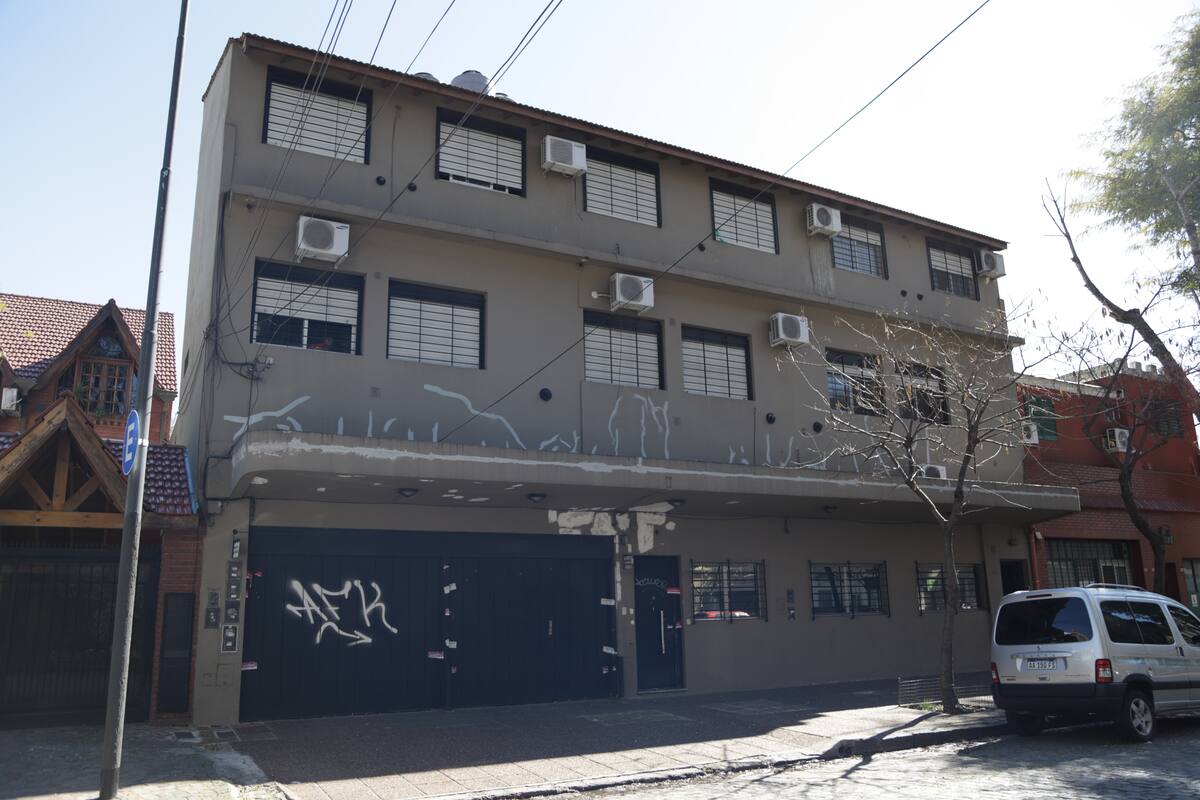La fachada de una de las propiedades de Muñoz, en Villa Urquiza