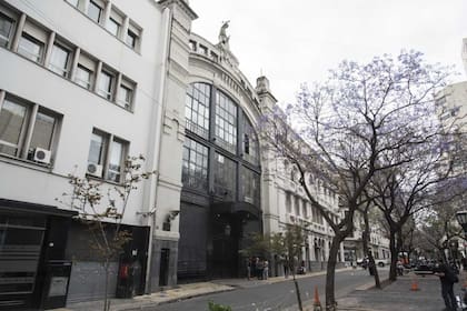 La fachada del boliche