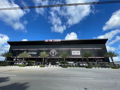 La fachada del Drive Pink Stadium