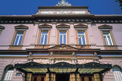 La fachada del edificio de la calle Gascón del Hospital Italiano de Buenos Aires