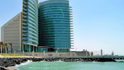 La fachada del edificio del Ministerio de Petróleo de Kuwait