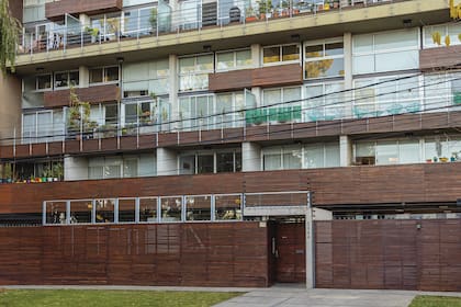 La fachada del edificio en el que viven Julieta, Marina y Eugenia Lettieri.