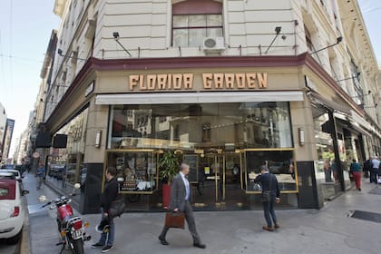 La fachada del Florida Garden