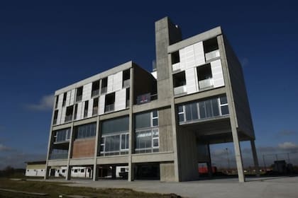 La fachada del hotel que Newells construye con una millonaria donación de Marcelo Bielsa