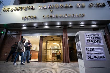La fachada del Instituto Nacional de Cine y Artes Audiovisuales (INCAA)