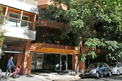 La fachada del semipiso frente a la Embajada de los Estados Unidos a nombre de la esposa de Canicoba Corral