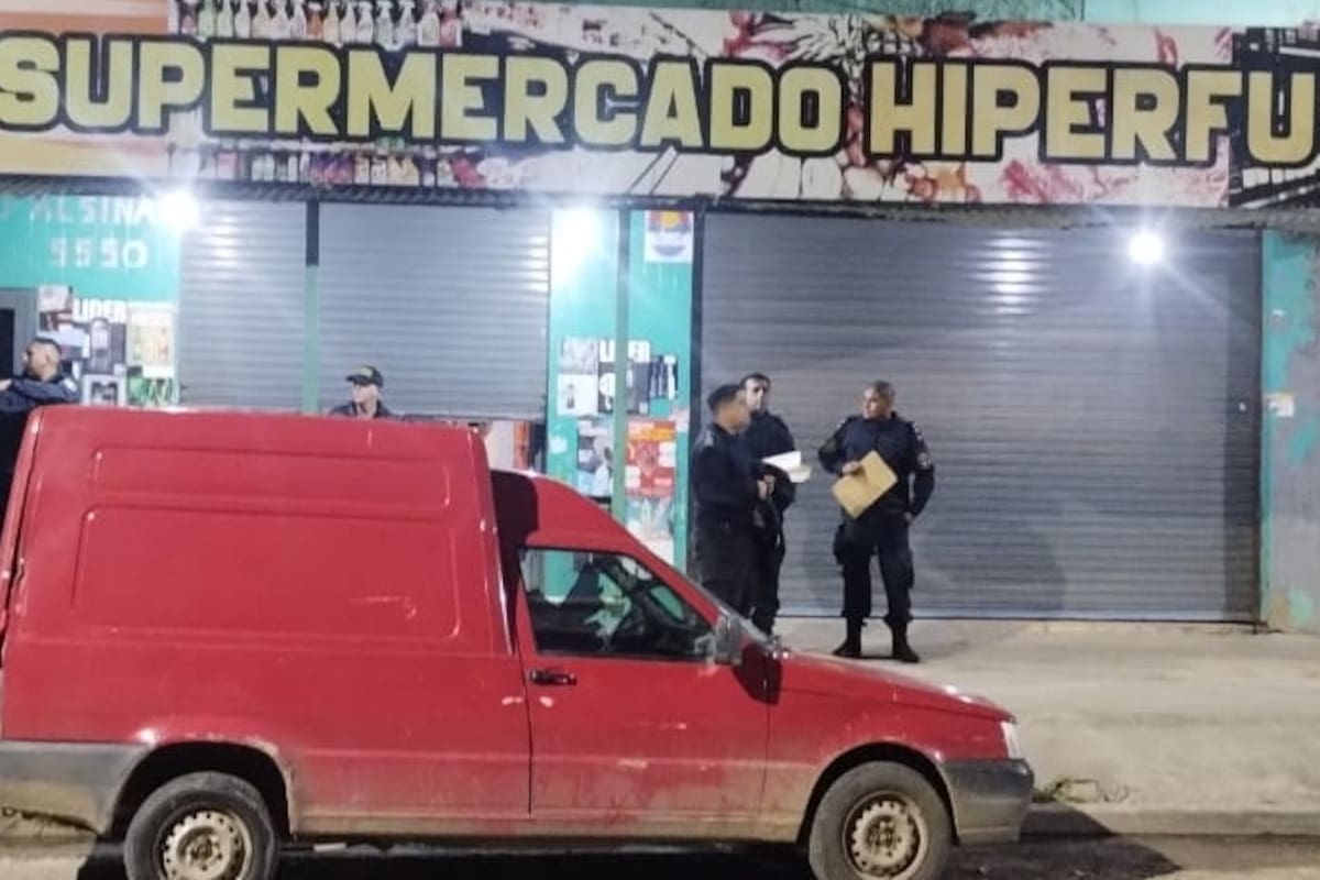 La fachada del Supermercado chino "Hiperfu", donde el dueño mató a un delincuente
