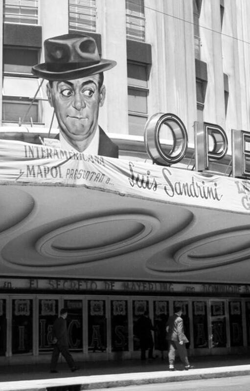 La fachada del teatro Opera cuando se proyectaba una película de Luis Sandrini, en 1953