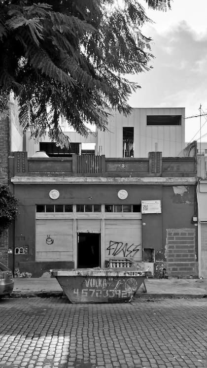 La fachada durante la obra.