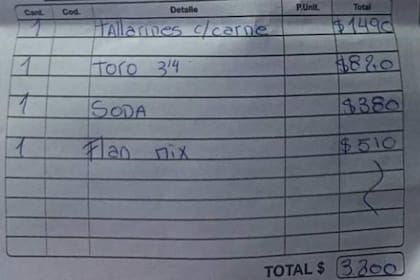 La factura del restaurante con el detalle de los precios que ofuscaron al camionero.