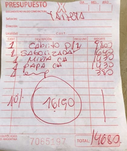 La factura dio un total de 14.680 pesos, pero lo que pagaron las turistas fue $16.190.