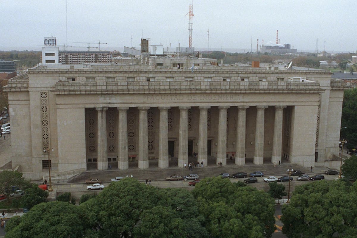 La Facultad de Ingeniería de la Universidad de Buenos Aires, en Paseo Colón al 800
