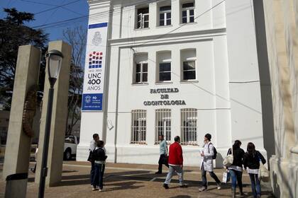 La facultad de Odontología de la Universidad Nacional de Córdoba quedó en medio del escándalo.