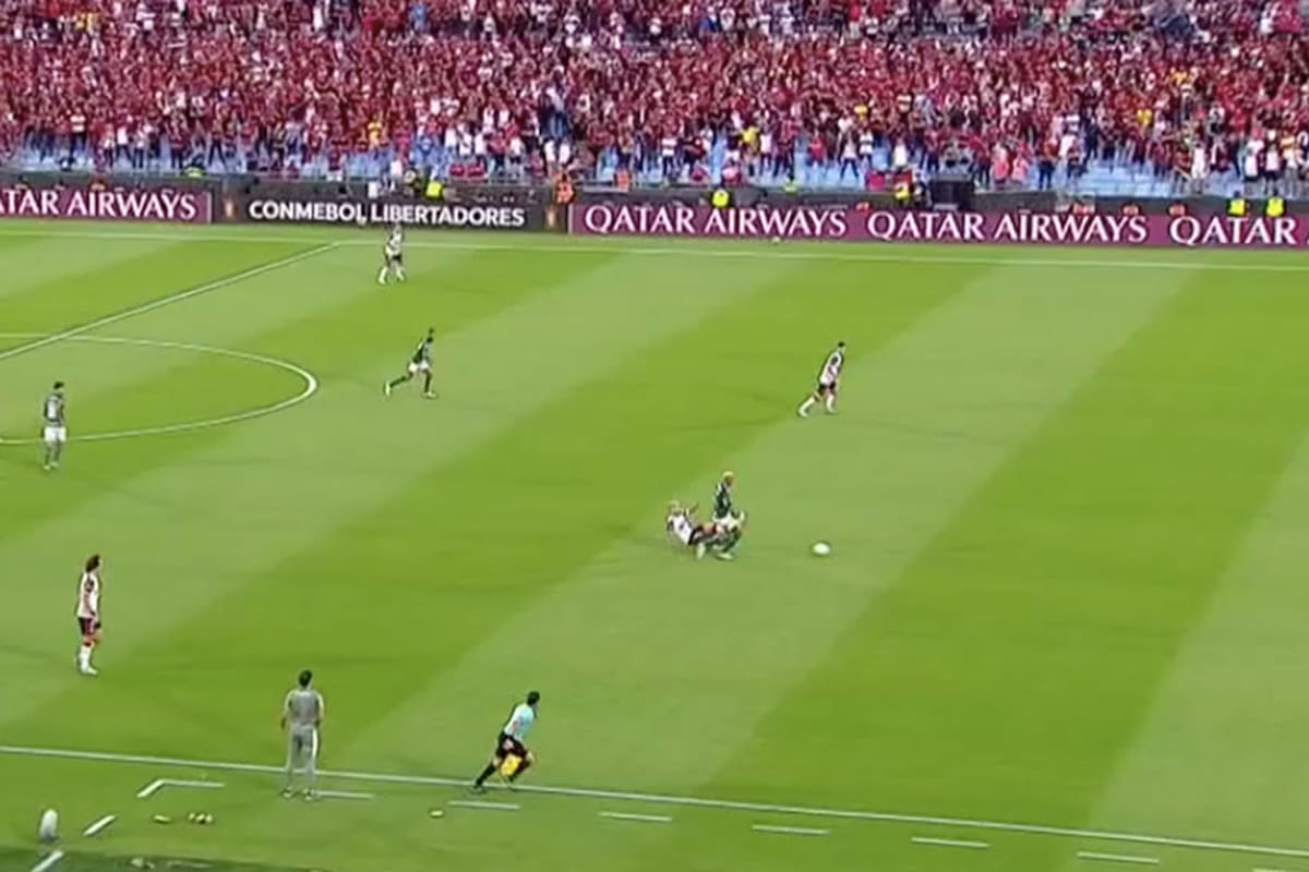 La falla de Pereira, la presión de Deyverson y el inicio del gol del campeonato para Palmeiras ante Flamengo en el Estadio Centenario de Montevideo