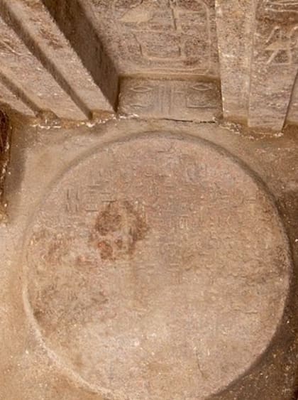 La "falsa puerta" encontrada tiene más de 4.400 años (Foto: Ministry of Tourism and Antiquities)